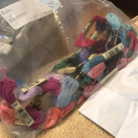 Bucilla TALL FLOWERS Stamped Embroidery Pillowcases Kit WM65474 Premium Percale - Picture 5 of 6